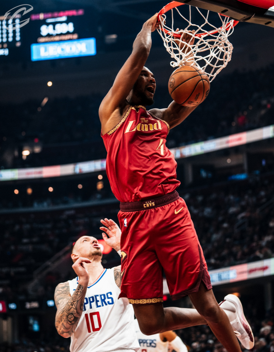 塞尔维亚男篮绝地反击独行侠,萨姆·米切尔关键制胜 塞尔维亚男篮绝地反击独行侠,萨姆·米切尔关键制胜