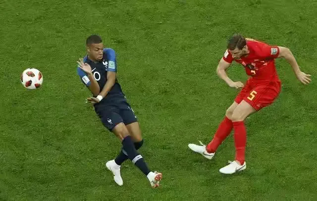 比利时球员激情四射劲赢掌声的简单介绍