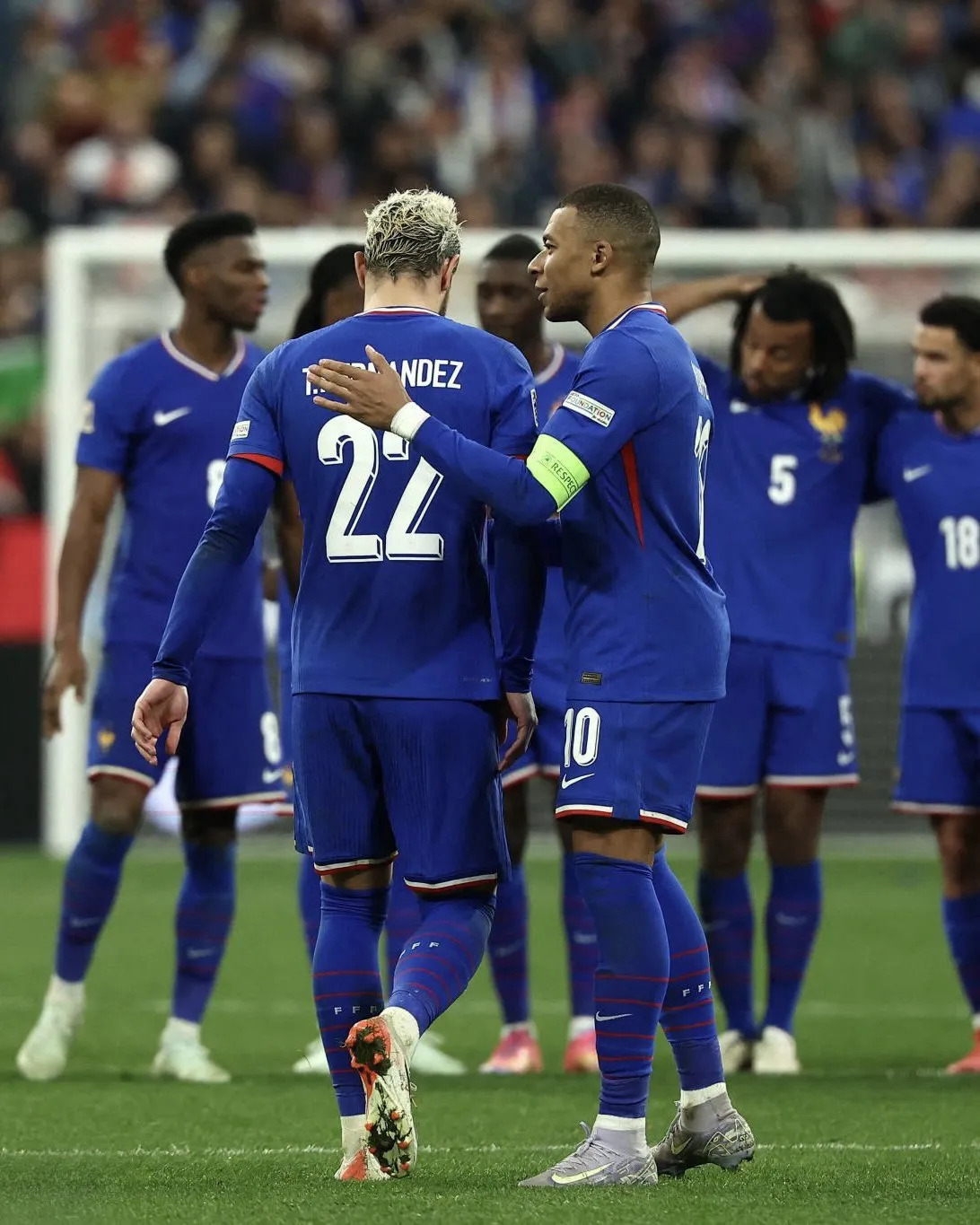 包含瑞典国家队战胜强敌，挺进欧预赛半决赛!的词条