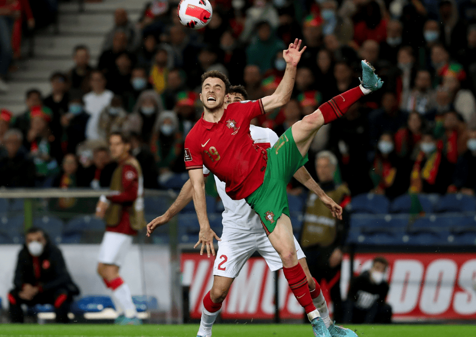 欧洲球场上燃烧着悬念的战火的简单介绍 欧洲球场上燃烧着悬念的战火的简单介绍