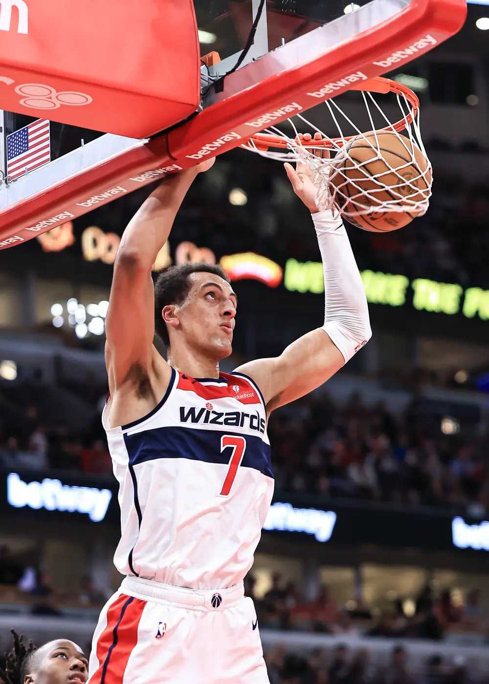 爵士豪胜奇才，米切尔终结低迷状态