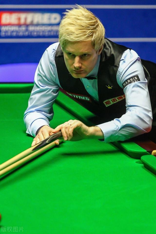 包含广岛三箭队击败对手，成功晋级的词条