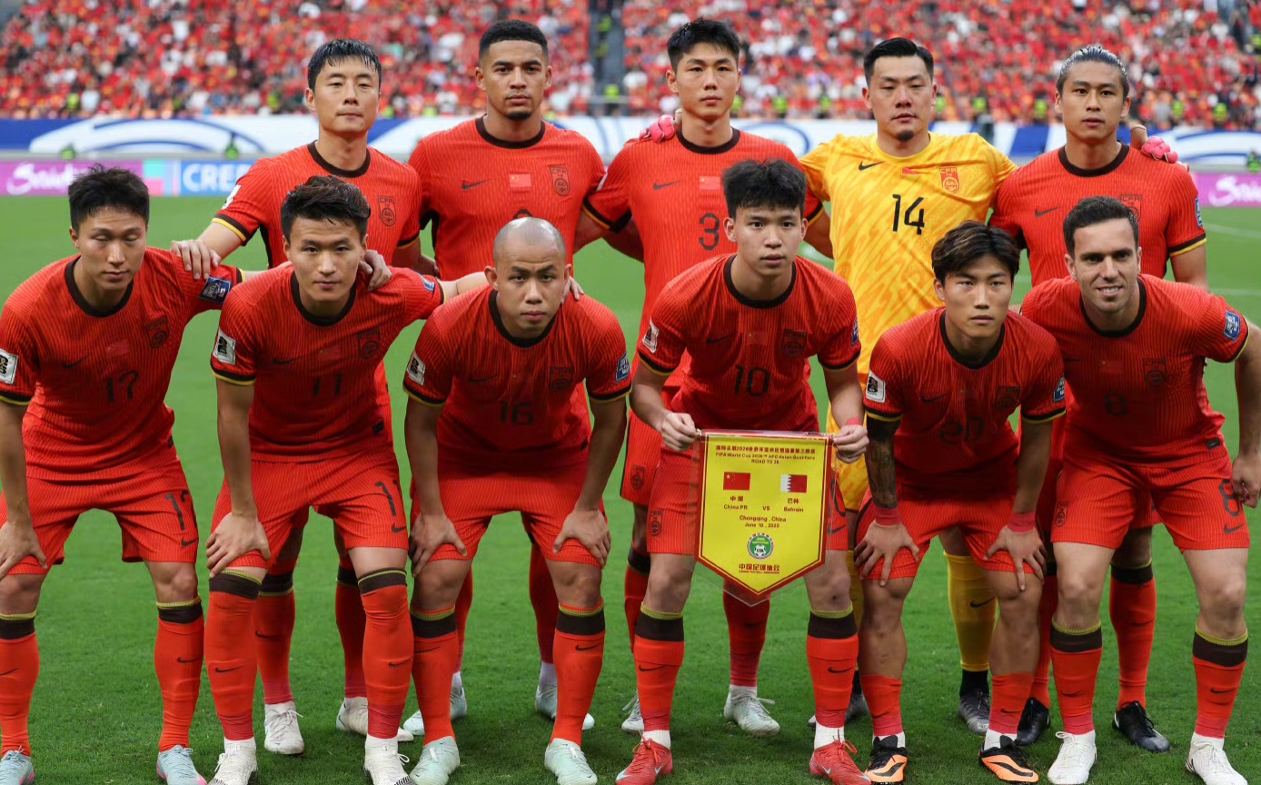 球队晋级季后赛,球迷集体庆祝胜利的简单介绍 球队晋级季后赛,球迷集体庆祝胜利的简单介绍