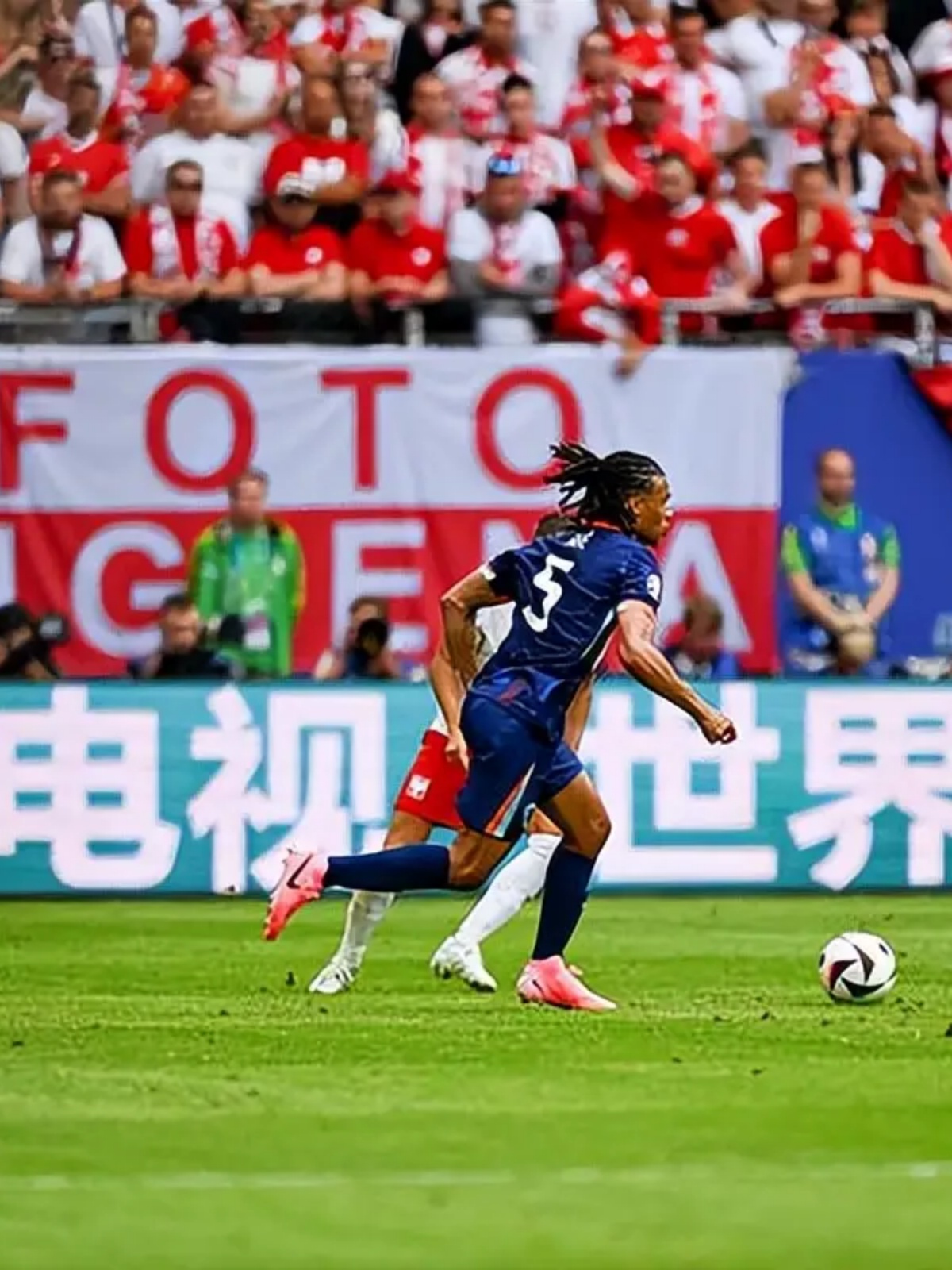 波兰球员表现优异，带队晋级下一轮的简单介绍