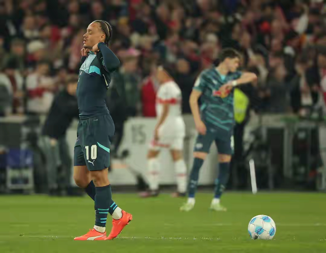 斯图加特足球俱乐部主教练提出挑战的简单介绍