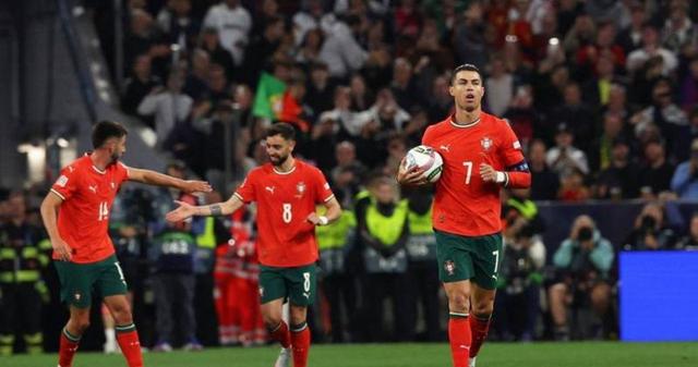 包含摩洛哥轻取德国，C罗统治全场的词条