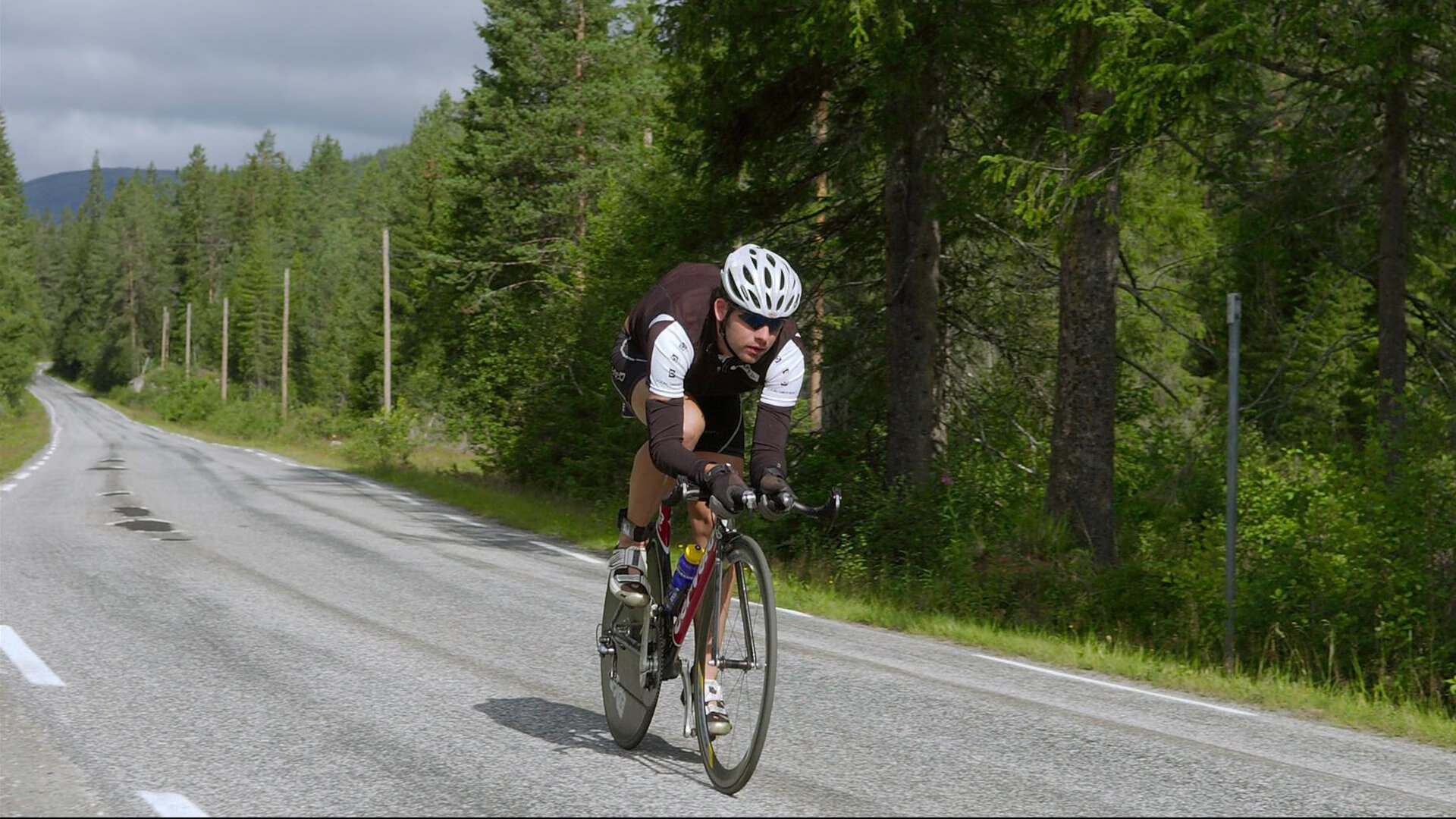 冰与火的赛道，皮克以美国血拼冰岛式战术接管F1揭幕战
