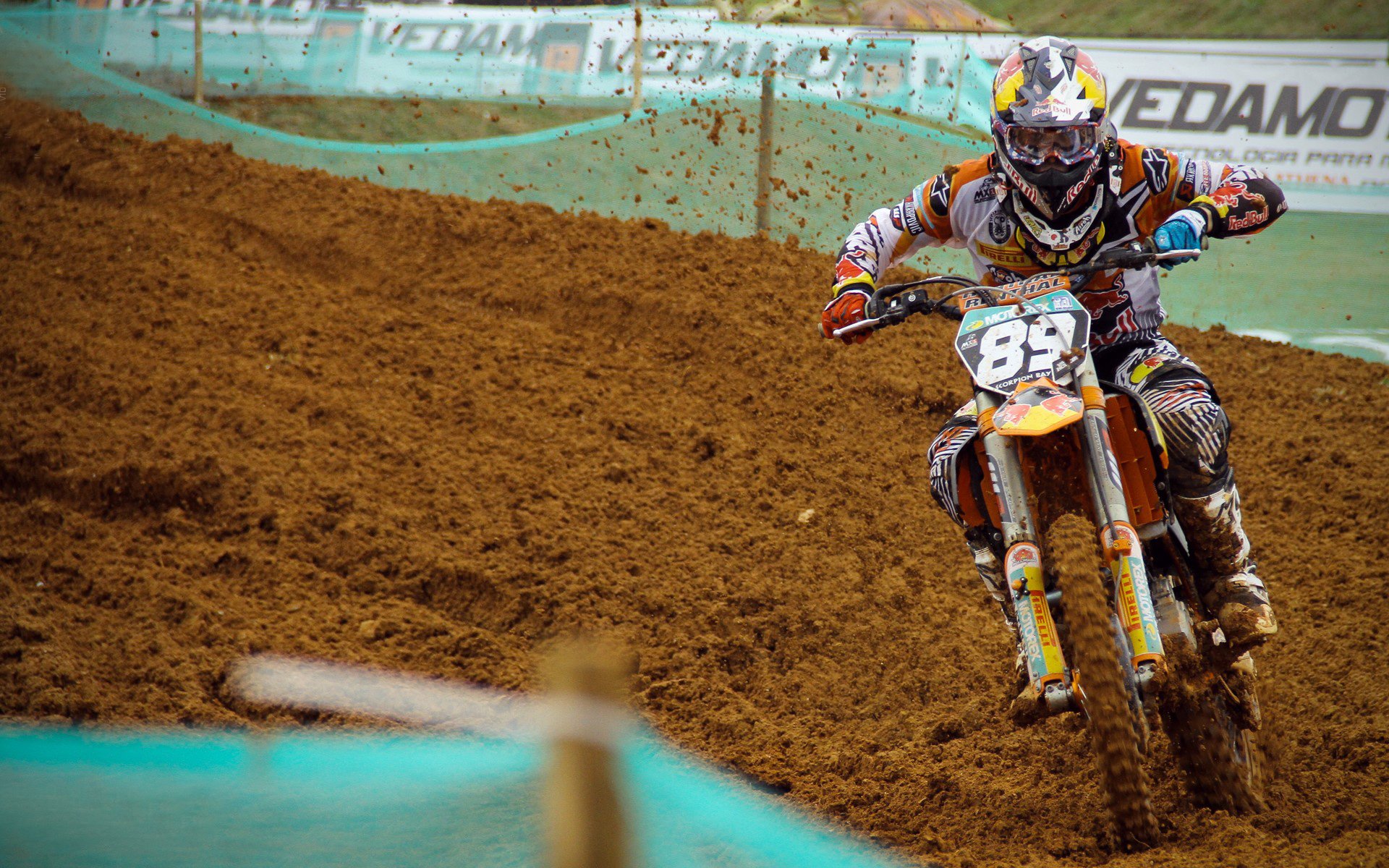 逆袭的引擎，拉塞尔点燃赛场，哈斯车队如何翻盘红牛二队